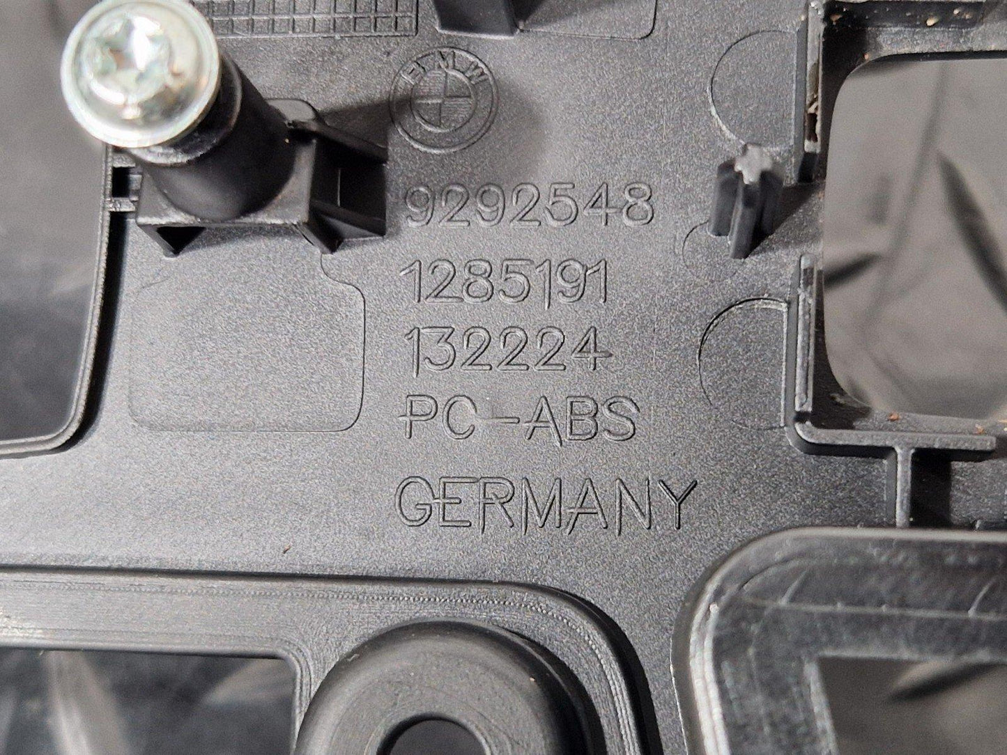 16-22 BMW X1 F48 FRONT CENTRE CONSOLE TRIM BLACK 9292548 MINOR SCRATCHES