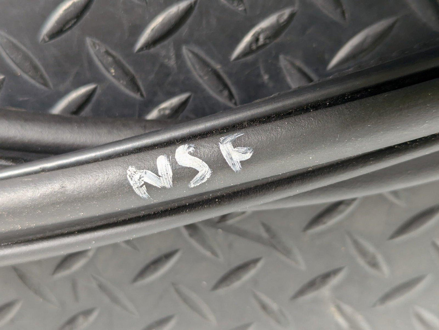 12-18 AUDI A6 C7 GENUINE FRONT LEFT N/S DOOR SEAL