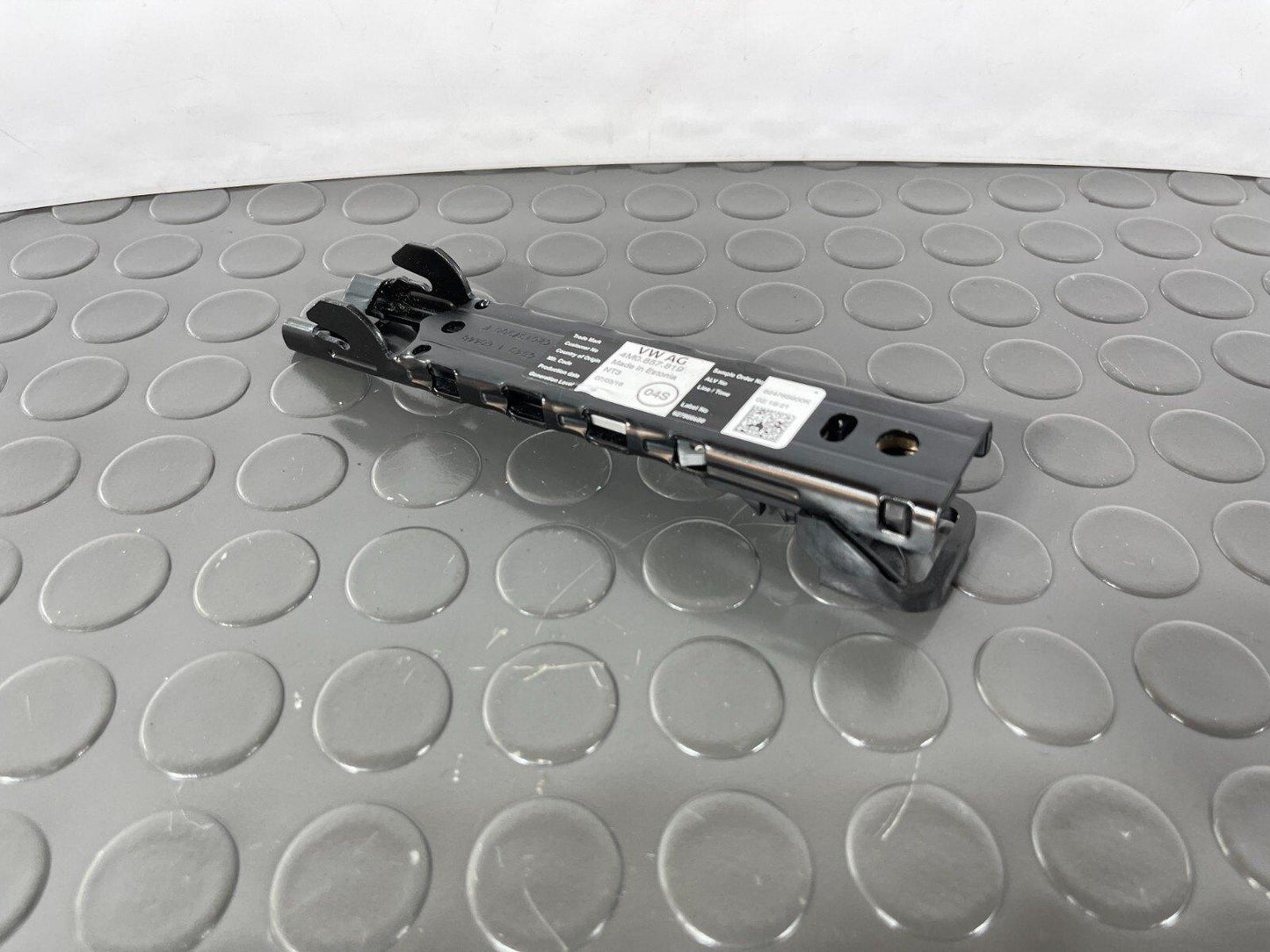 16-19 AUDI A4 B9 GENUINE LEFT PASSENGER SEAT BELT HEIGHT ADJUSTER 4M0857819