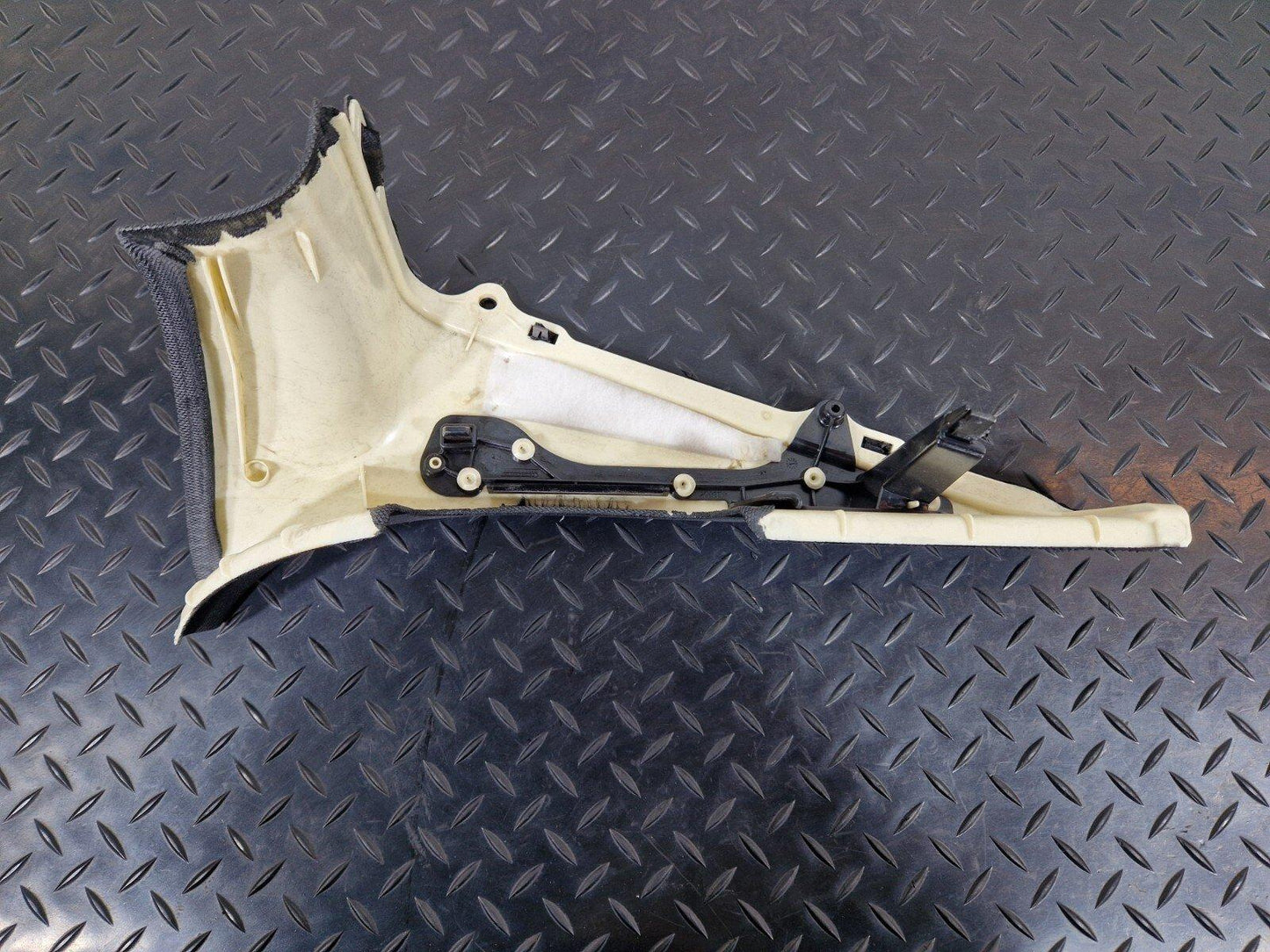 10-18 AUDI A7 4G S-LINE OEM RIGHT SIDE PILLAR TRIM 4G8867246