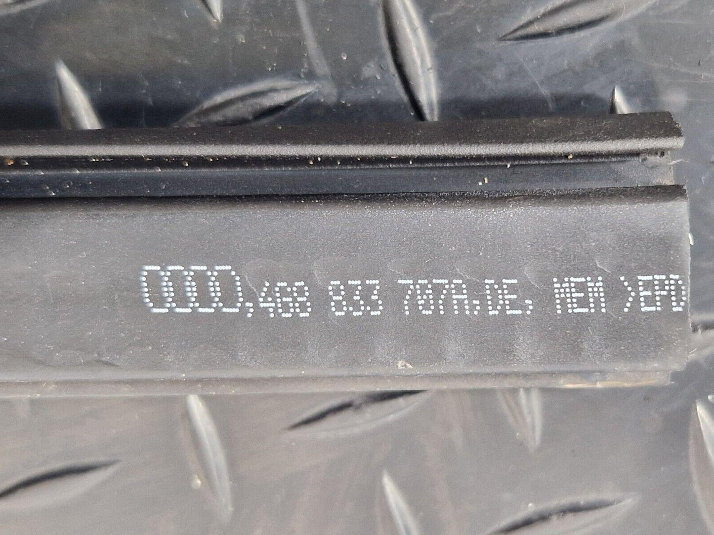 10-18 AUDI A7 4G S-LINE REAR LEFT LOWER DOOR RUBBER WEATHER SEAL 4G883370