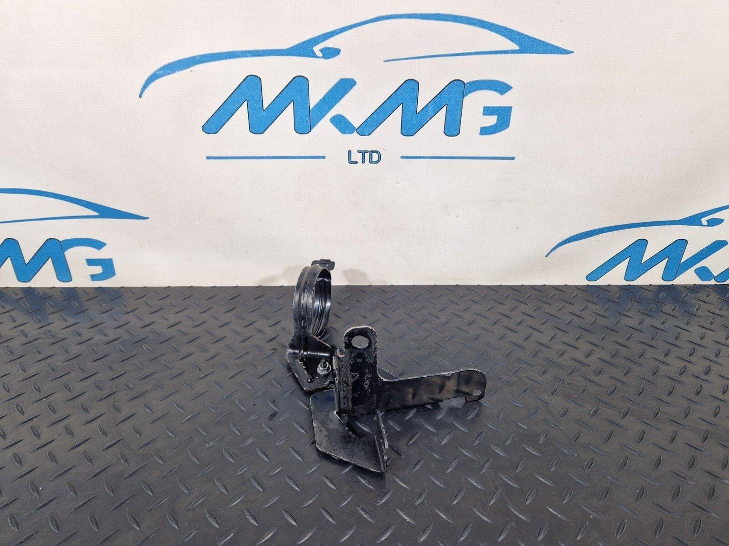 12-17 AUDI S5 CONVERTIBLE GENUINE ENGINE COOLANT PUMP BRACKET MOUNT 8K0121261H