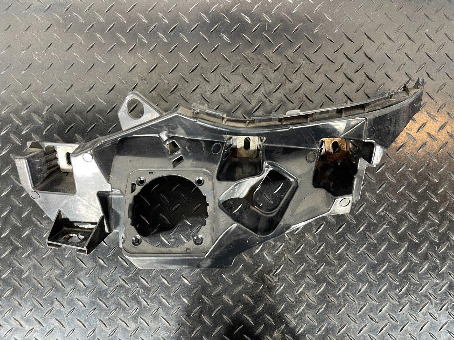 14-21 MERCEDES C CLASS W205 HYBRID BATTERY CHARGER PLASTIC BRACKET A2058852665