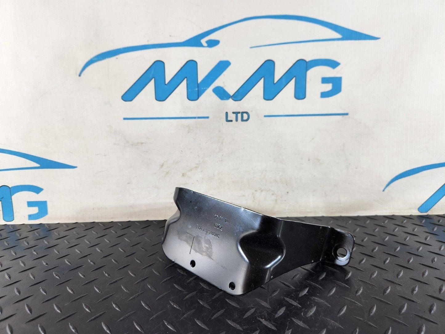 13-23 RANGE ROVER SPORT L494 N/S PASSENGER SIDE LEFT LUGGAGE BRACKET CPLA313A03A