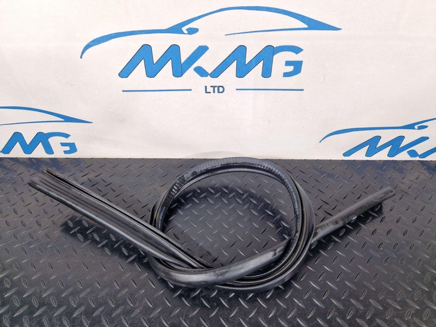 16-19 AUDI A4 B9 GENUINE BONNET RUBBER SEAL 8W0823723A