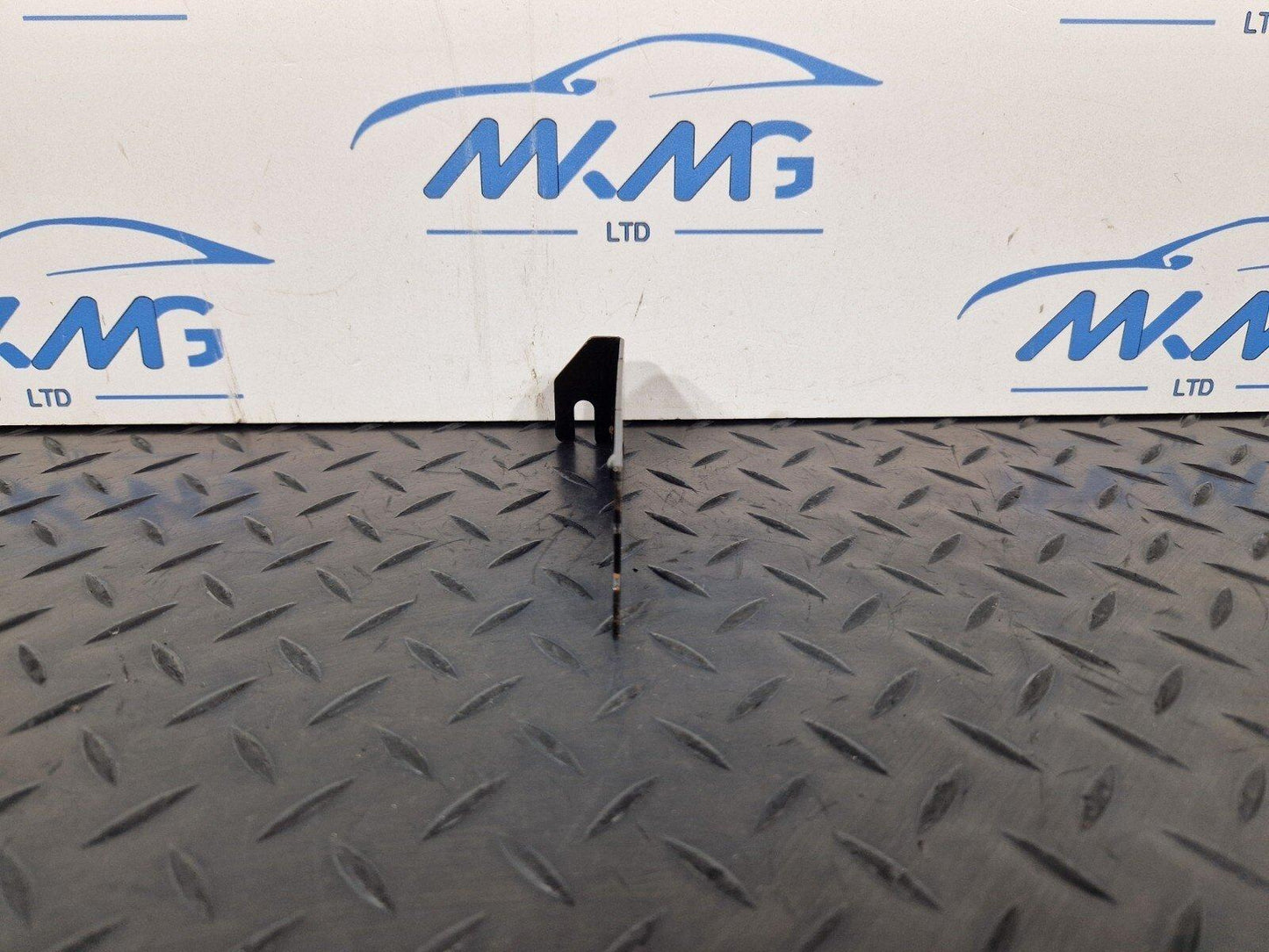 14-23 MERCEDES BENZ VITO W447 AUXILIARY BATTERY BRACKET MOUNT PLATE A4475450086