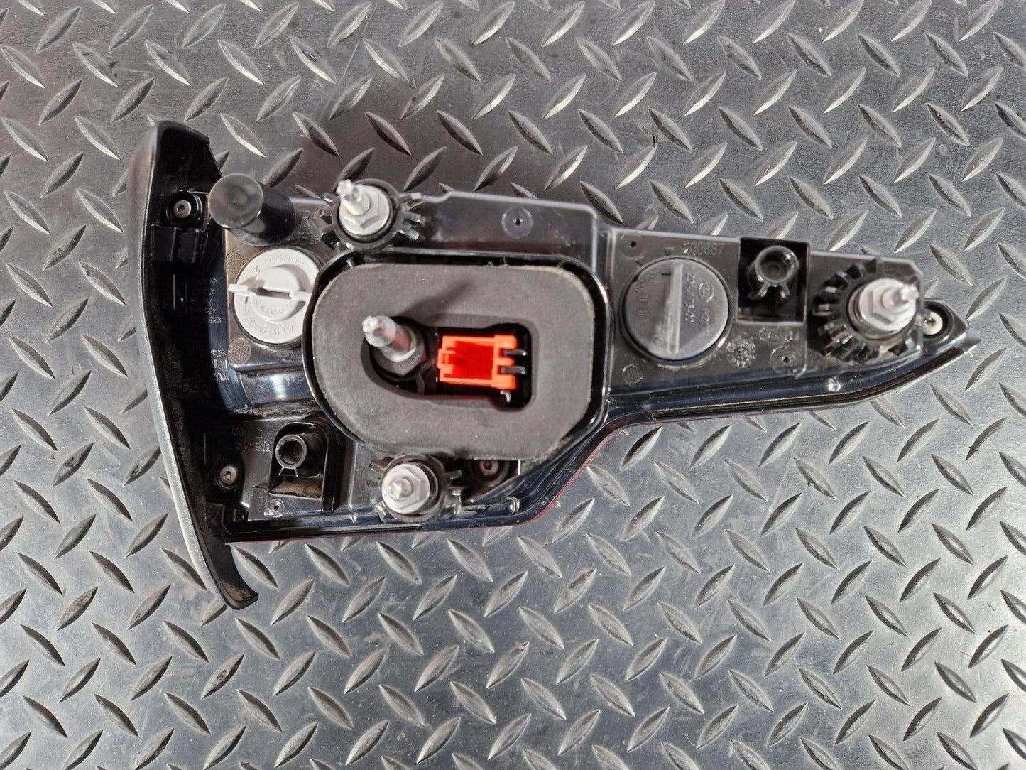 16-19 AUDI A4 B9 SALOON REAR RIGHT O/S/R INNER TAILGATE LIGHT 8W5945076A