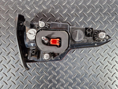 16-19 AUDI A4 B9 SALOON REAR RIGHT O/S/R INNER TAILGATE LIGHT 8W5945076A