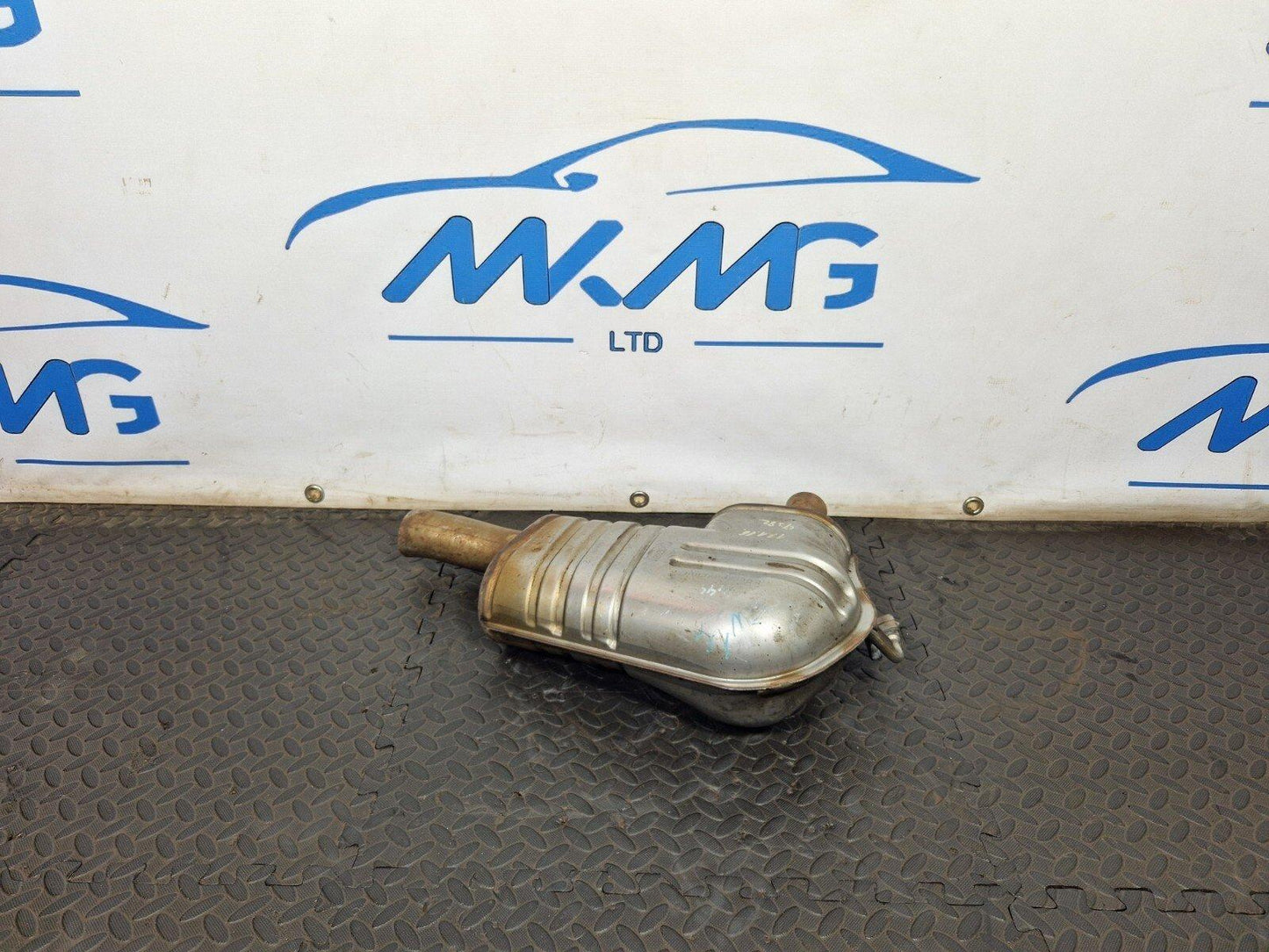 16-19 AUDI A4 B9 GENUINE EXHAUST BACKBOX SILENCER 8W0253411D