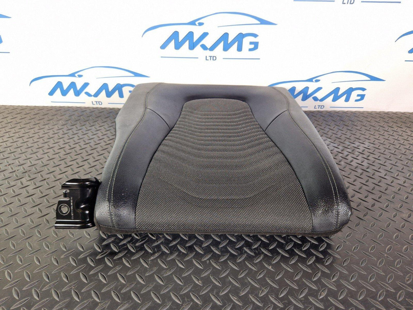 18-ON MERCEDES A CLASS W177 REAR RIGHT DRIVER SIDE SEAT HALF LEATHER A1779200600