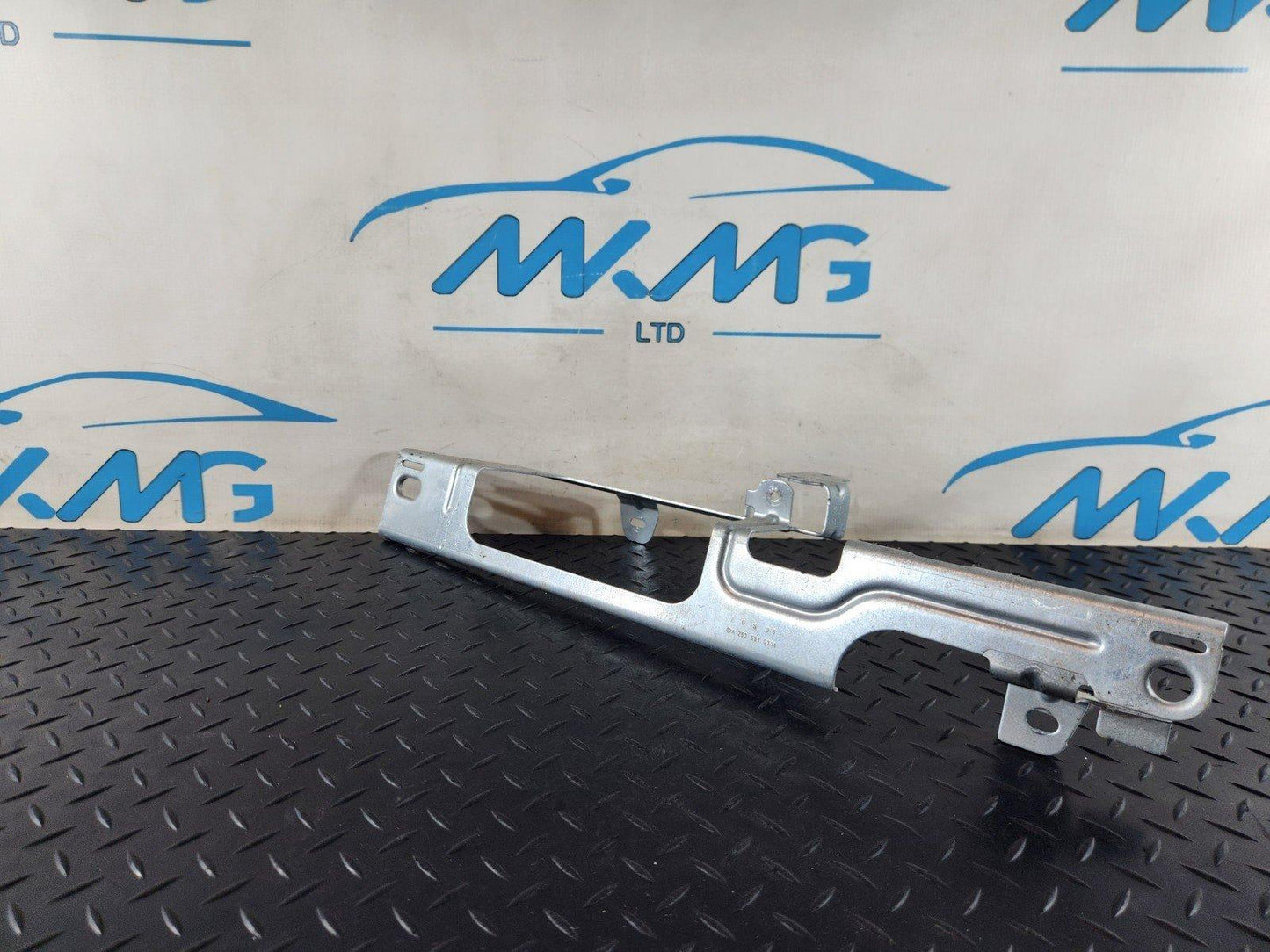 16-22 MERCEDES BENZ X253 GENUINE BOOT HOLDER BRACKET A2536910114