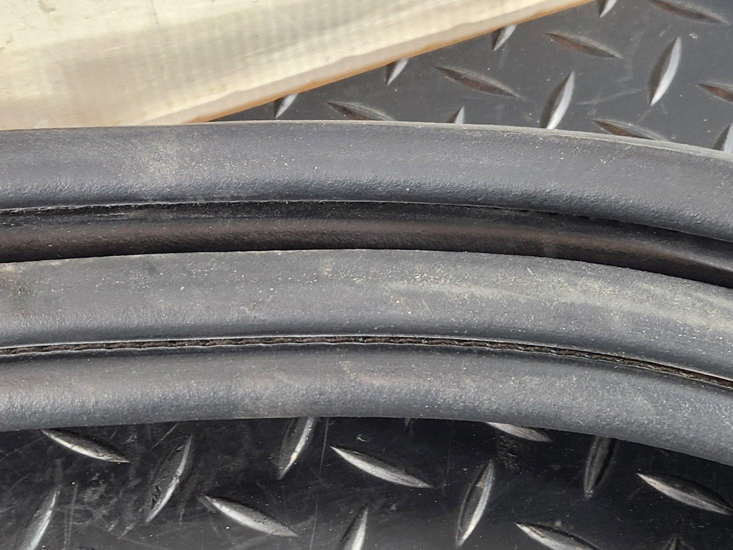 19-ON MERCEDES B CLASS W247 TAILGATE BOOT LID RUBBER SEAL A2477402100