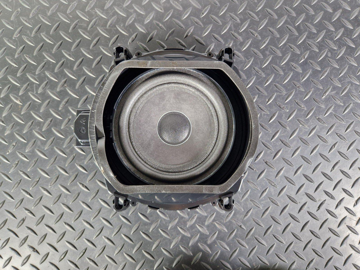 10-13 BMW X5 E70 LCI GENUINE REAR LEFT OR RIGHT DOOR SPEAKER 18353410