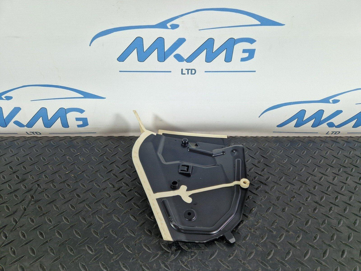 14-20 MERCEDES BENZ GLA X156 REAR RIGHT SIDE O/S DOOR WATER DRAIN A1567320800