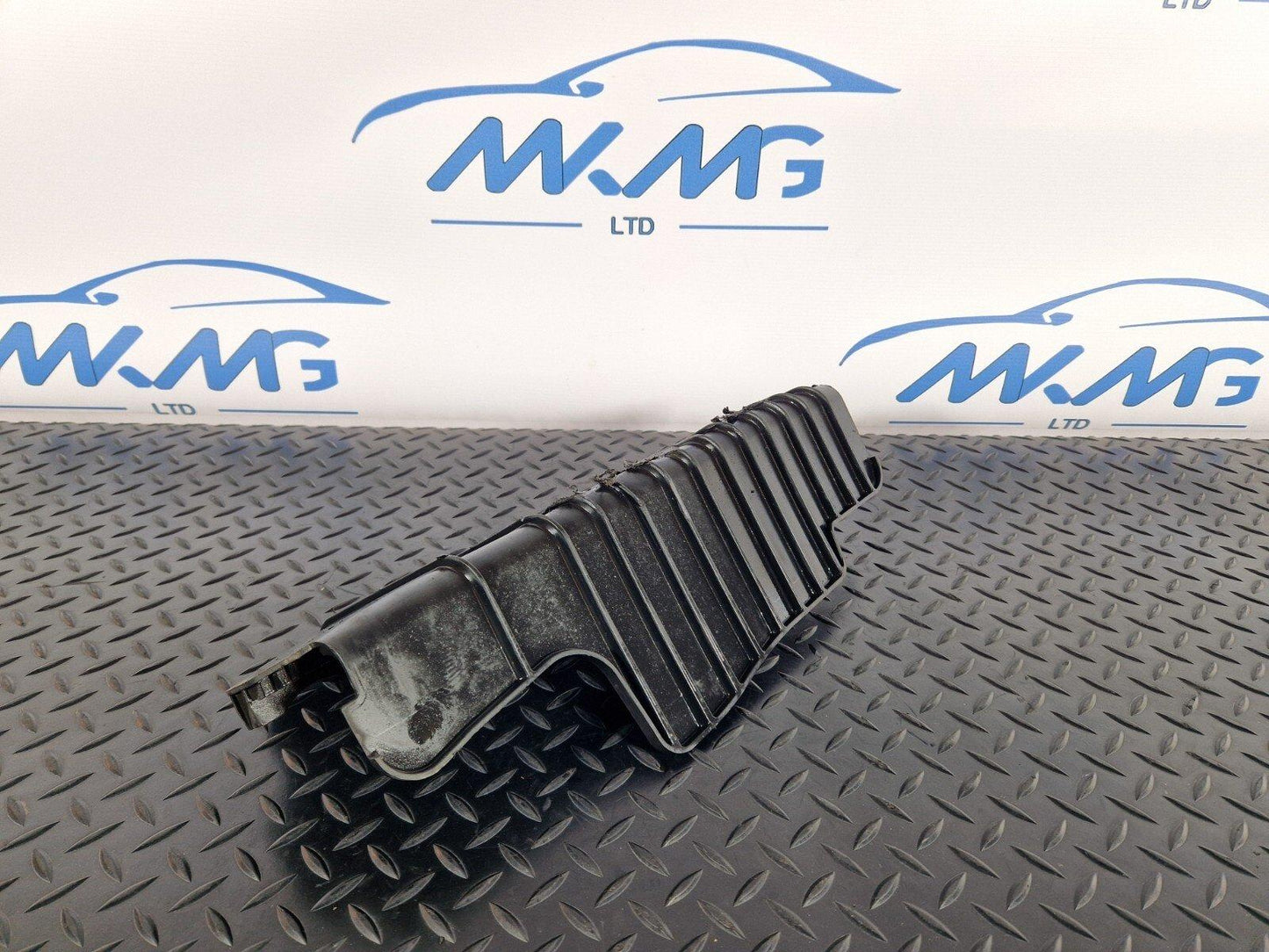 16-23 AUDI A5 F5 SPORTBACK S-LINE REAR RIGHT CONTROL ARM COVER 8W0505416E