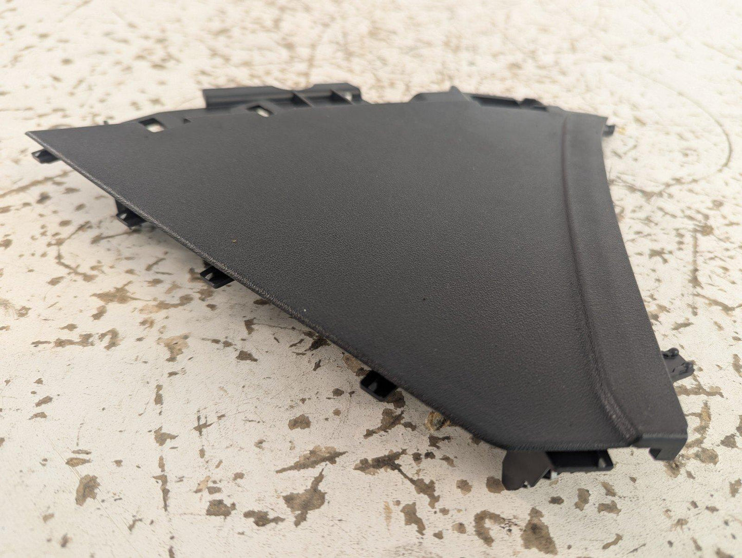17-ON LAND ROVER DISCOVERY UNDER DASH CENTER EXTENSION LEFT TRIM HY323962CPIA01