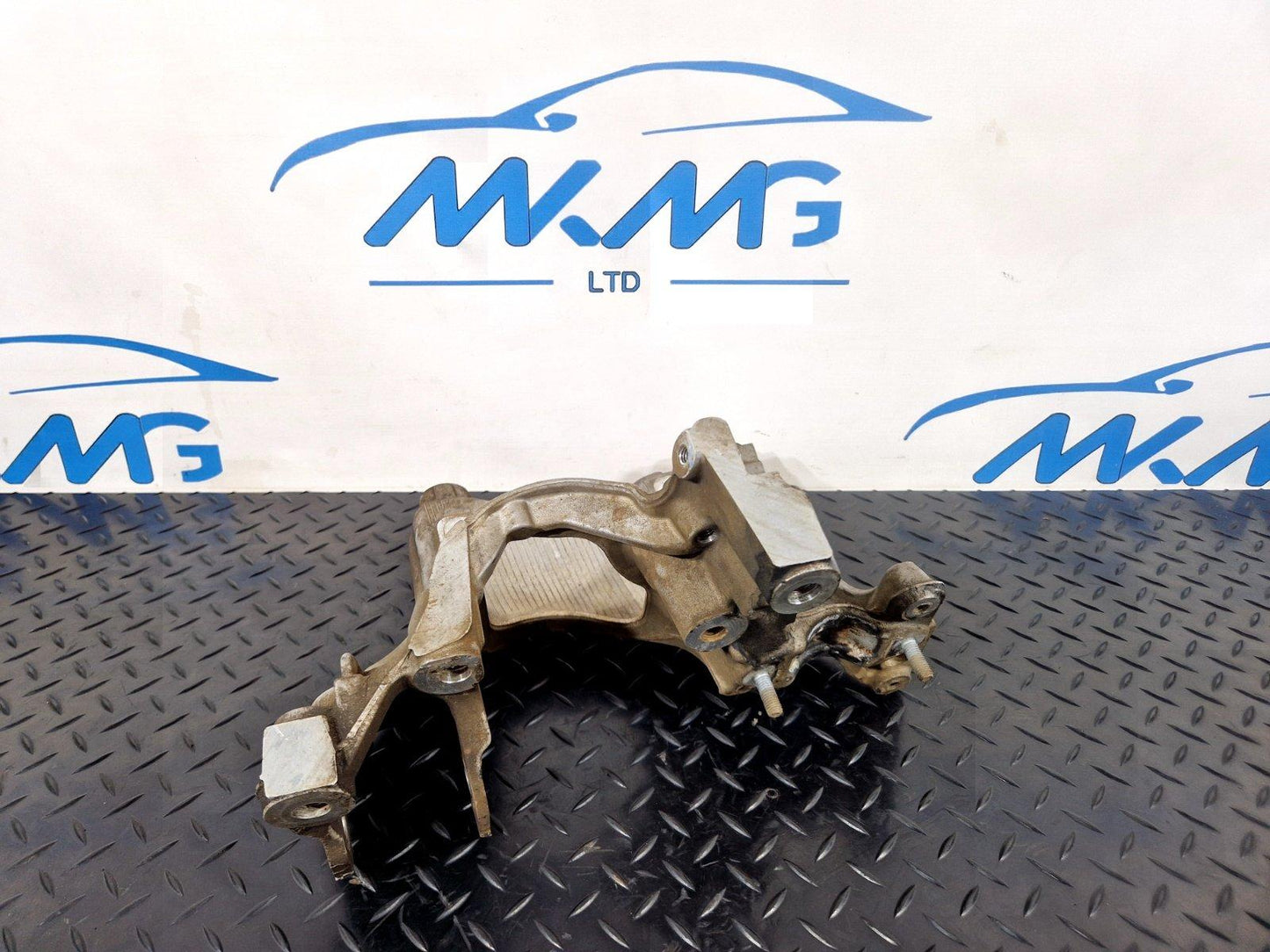 16-19 AUDI A4 B9 GENUINE FRONT LEFT N/S SUBFRAME MOUNT BRACKET 8W0399295E