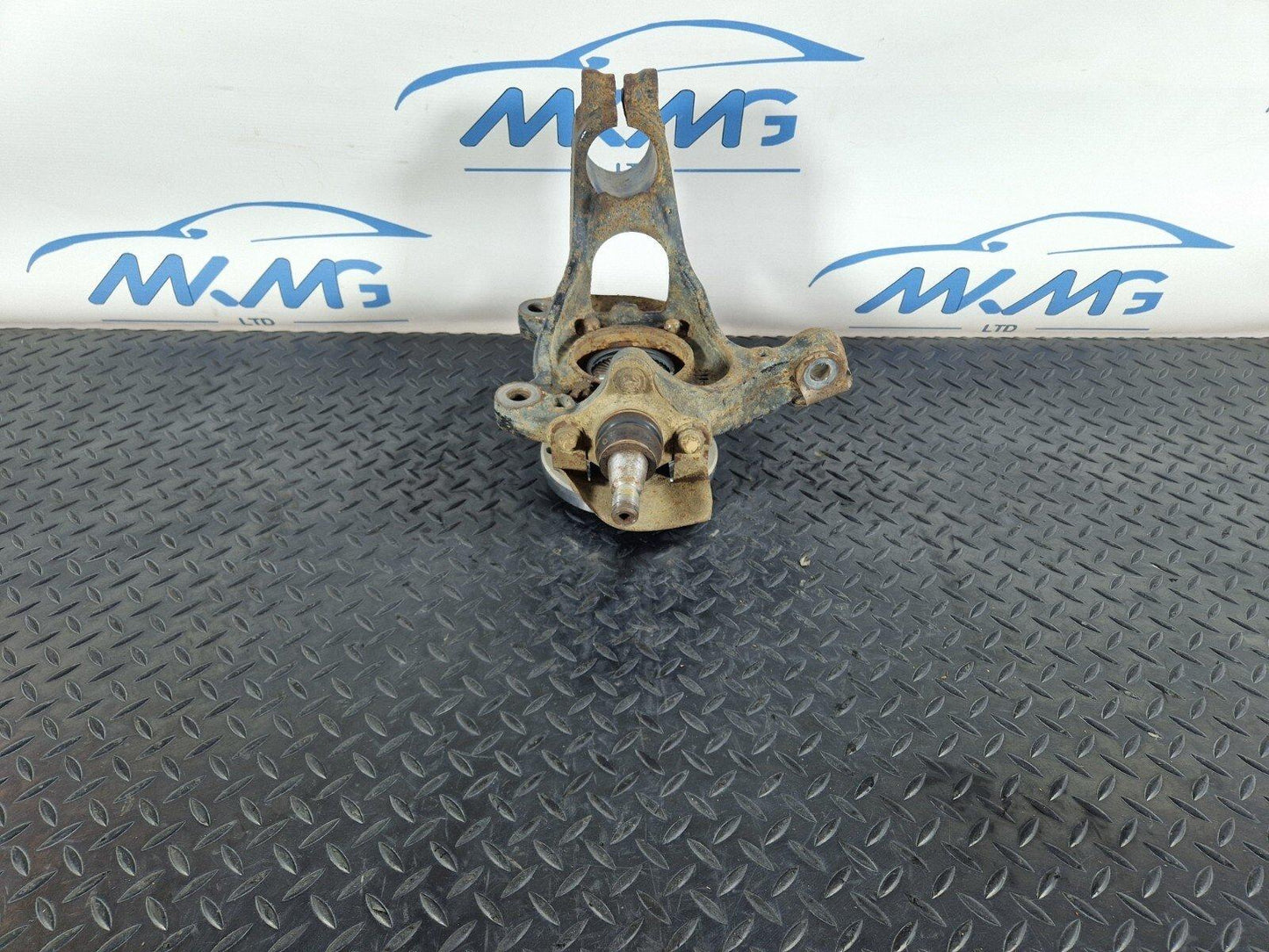 18-ON MERCEDES SPRINTER W910 FRONT RIGHT O/S WHEEL HUB & BEARING A9103320100