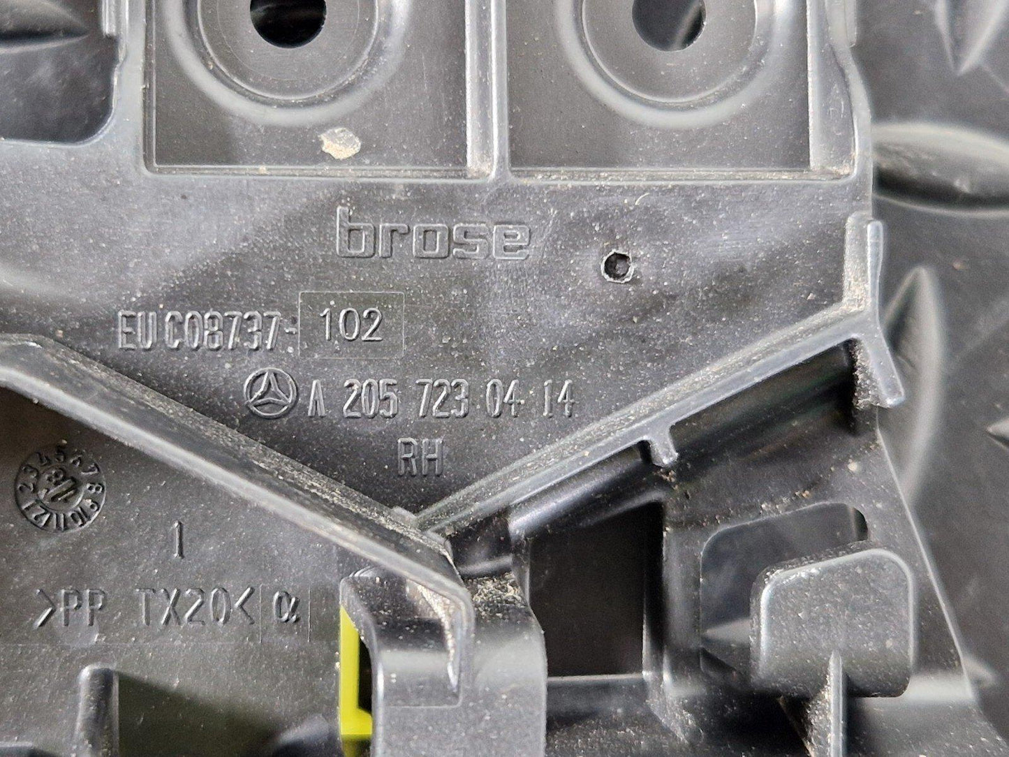 14-21 MERCEDES C200 W205 FRONT RIGHT SIDE DOOR LOCK LATCH MECHANISM A2057230414
