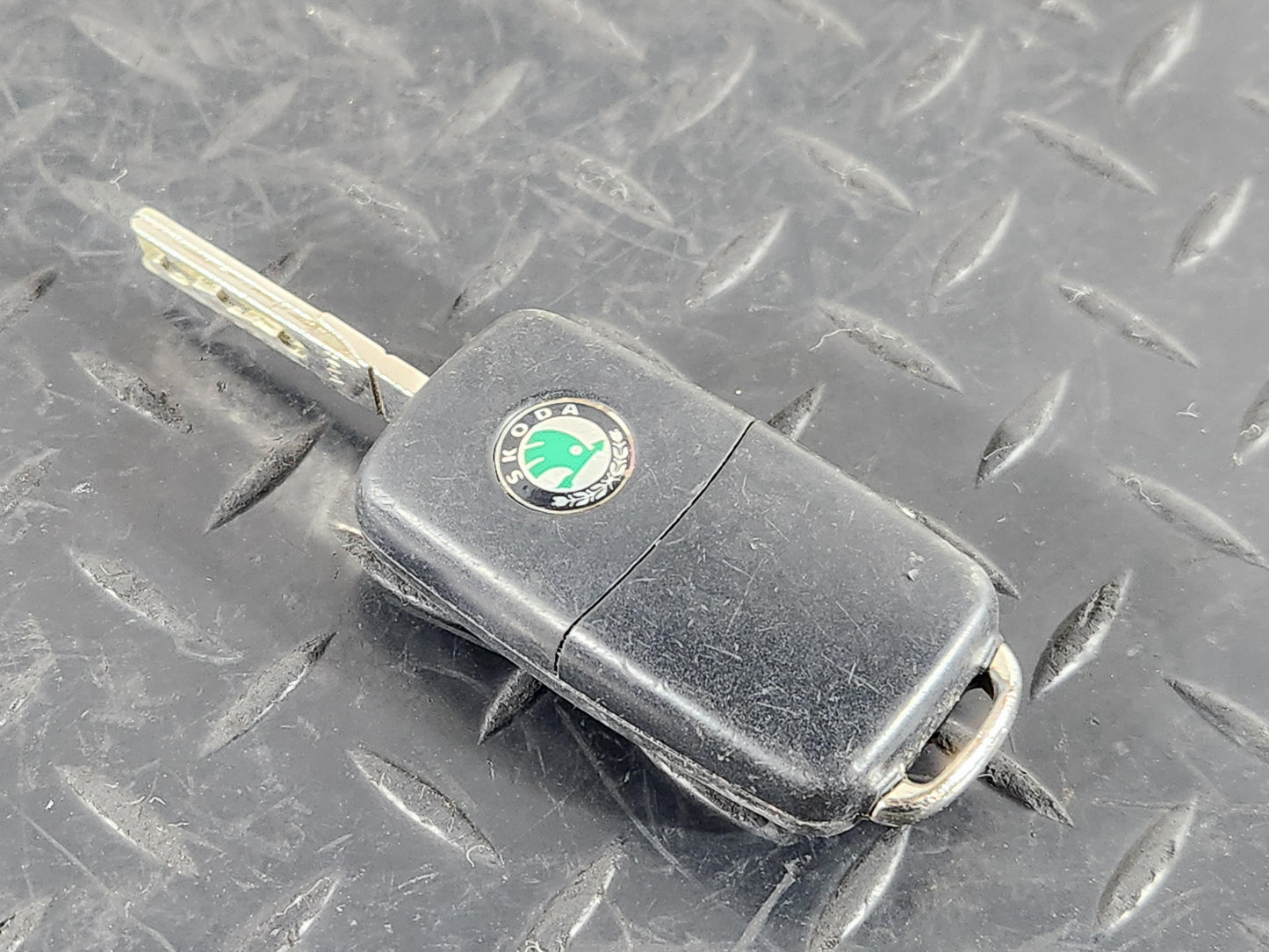 Skoda Octavia MK2 FL (1Z) Station Wagon Car Key Fob Genuine 3T0837202H