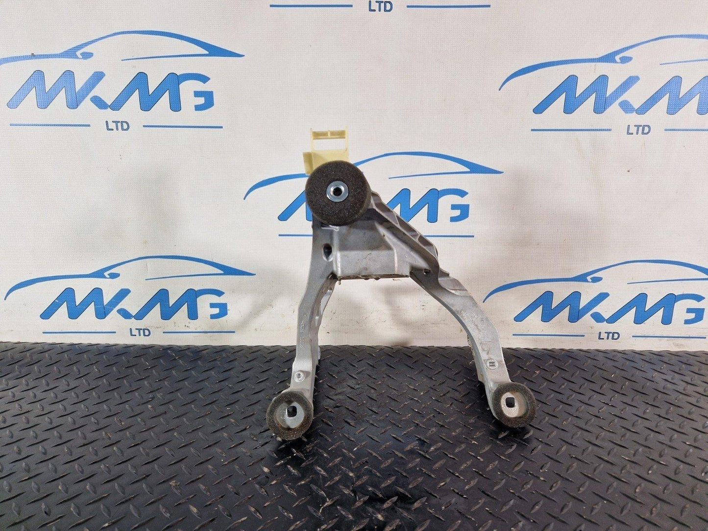11-18 BMW 6 SERIES F13 STEERING RACK MOUNT BRACKET HOLDER 6140829