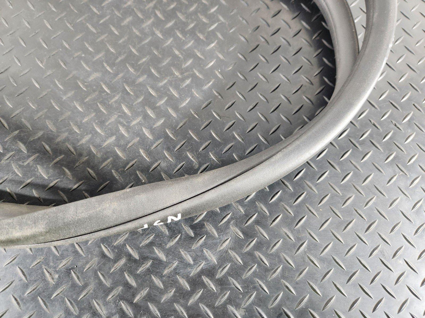 11-19 Mercedes ML W166 Front Left Or Right Side Door Rubber Seal A1666970051