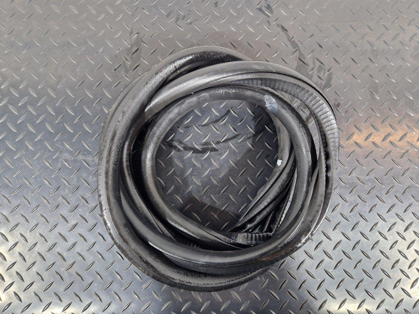19-ON MERCEDES B CLASS W247 REAR DOOR RUBBER SEAL FITS LEFT & RIGHT A2476920400