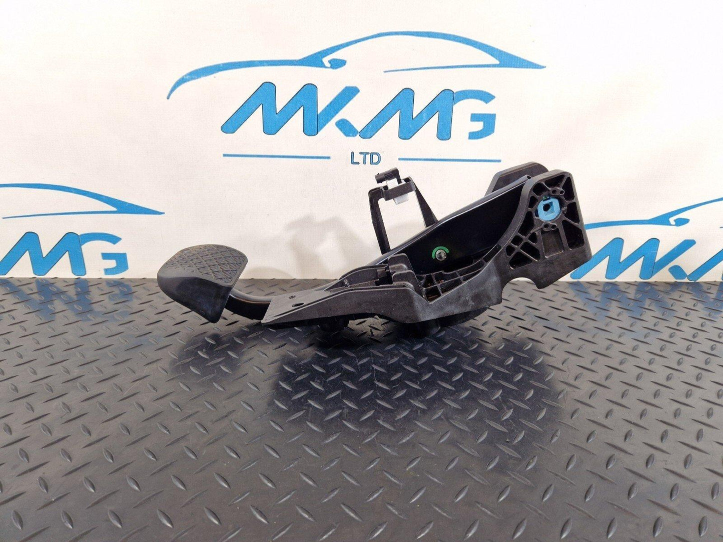 18-ON MERCEDES BENZ A CLASS W177 GENUINE AUTO GENUINE BRAKE PEDAL A2472900100