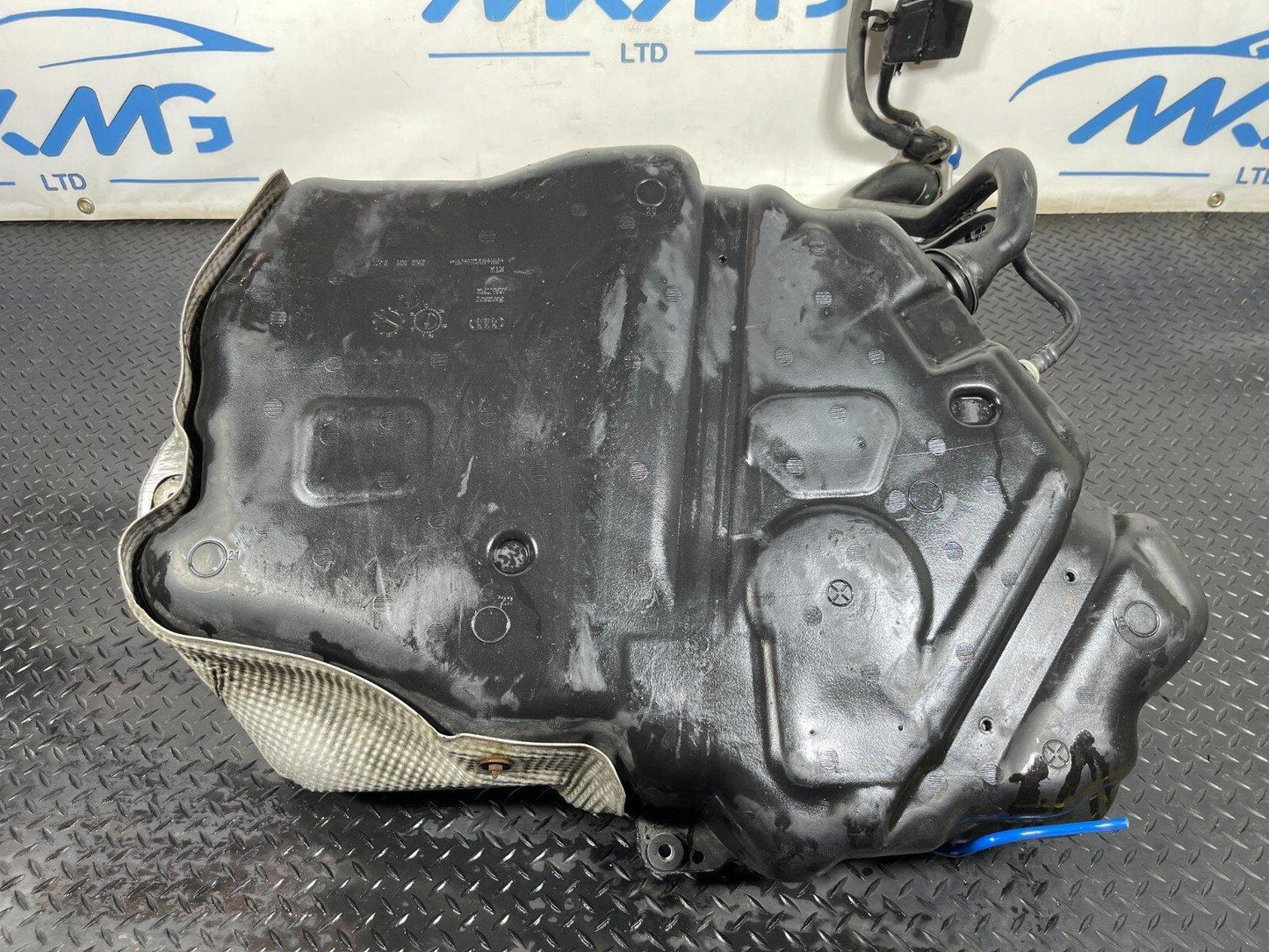 16-19 AUDI A4 B9 AVAN 2.0TDI DIESEL FUEL TANK WITH PUMP 8W0201021CG 8W02012WD