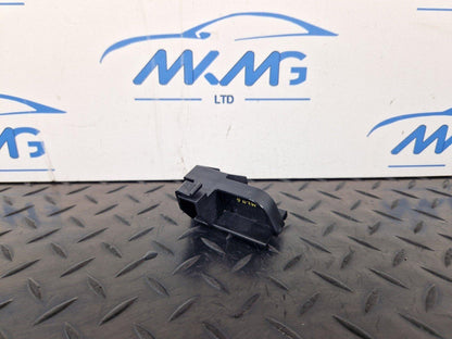 14-21 MERCEDES BENZ C200 W205 OEM AIR DUCT UPPER SEAL BRACKET A2058314700