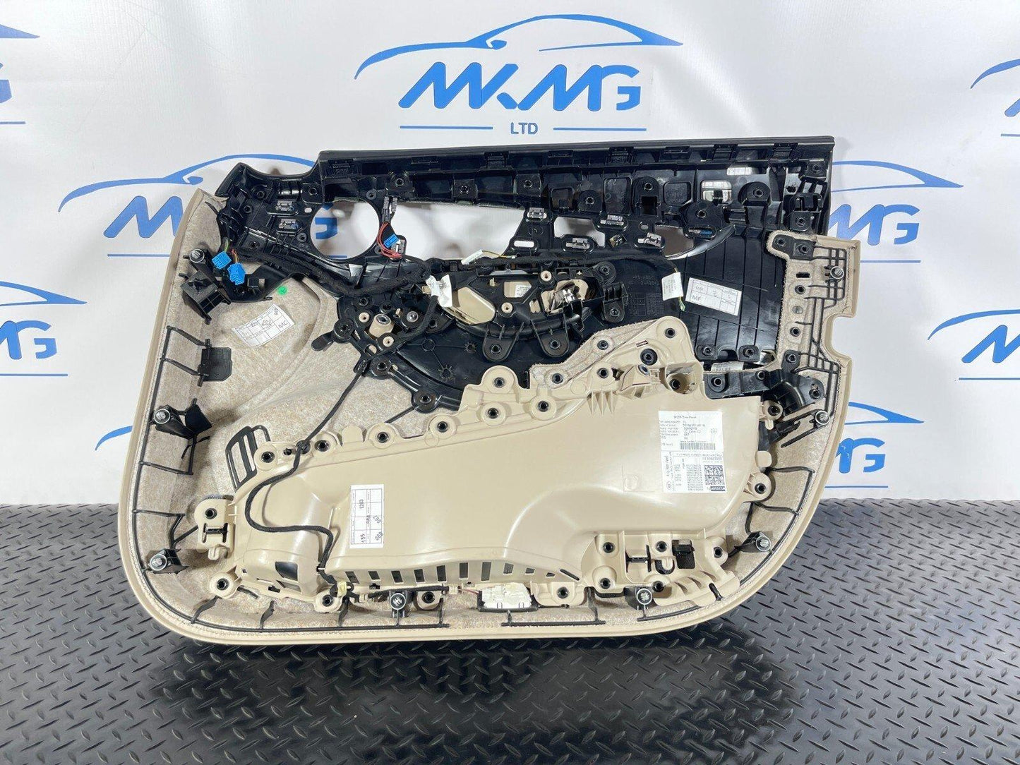 14-21 MERCEDES BENZ C350E W205 GENUINE FRONT PASSENGER SIDE DOOR PANEL