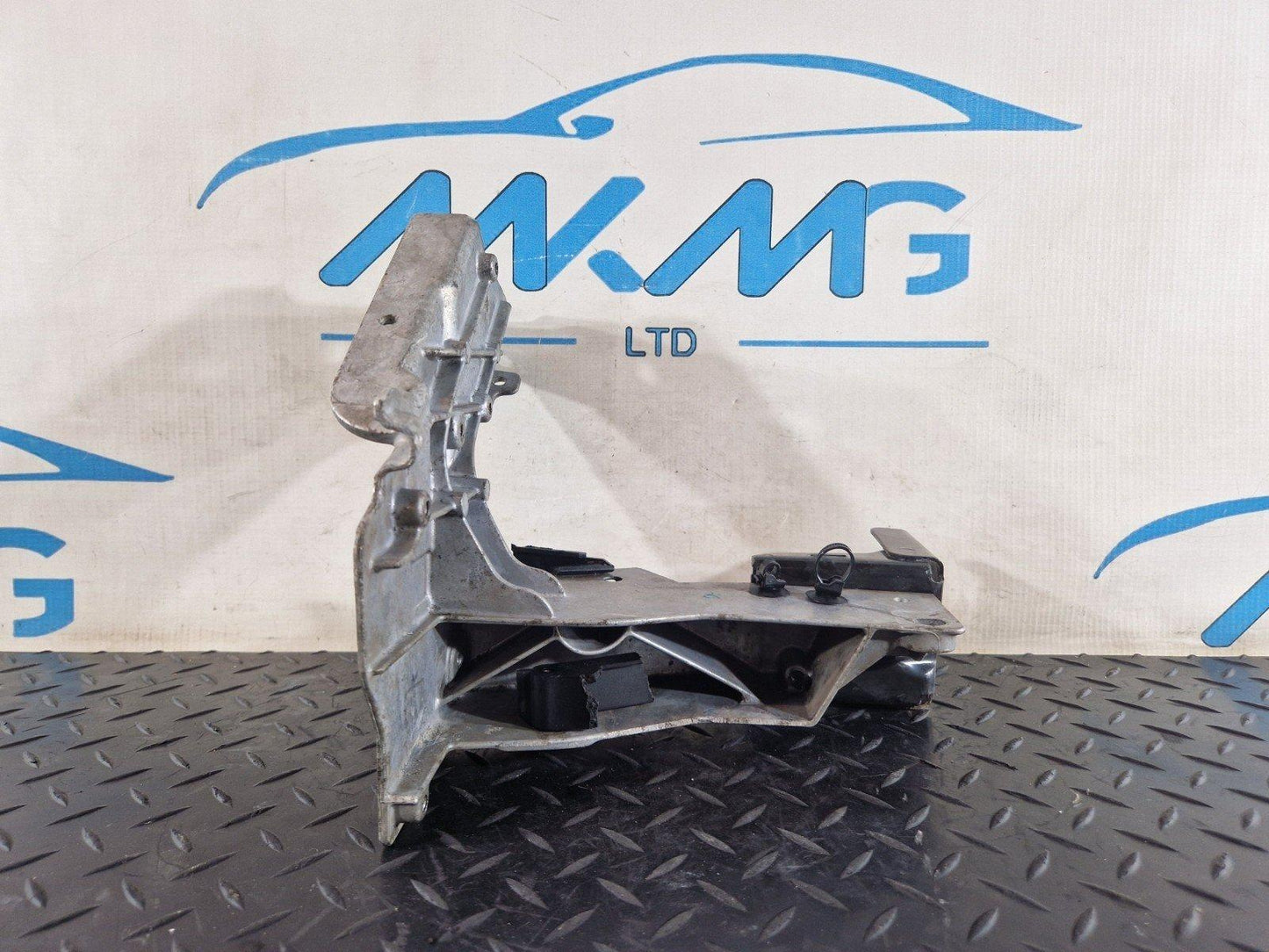 16-22 MERCEDES BENZ X253 FRONT LEFT SIDE RADIATOR BRACKET A2536210600
