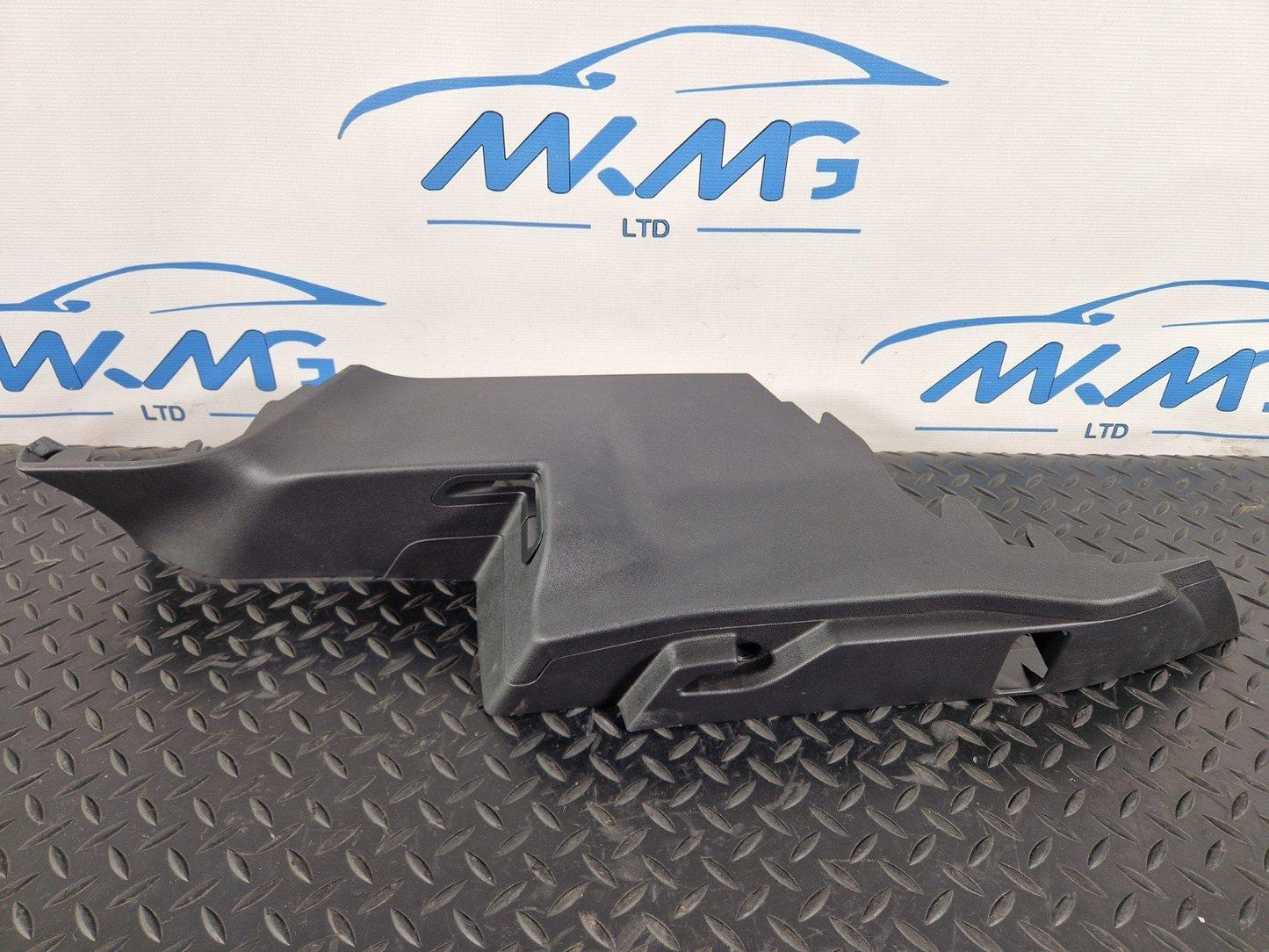 19-ON RANGE ROVER EVOQUE L551 GENUINE RIGHT QUATER SEAT BELT TRIM K8D2-31012-AD