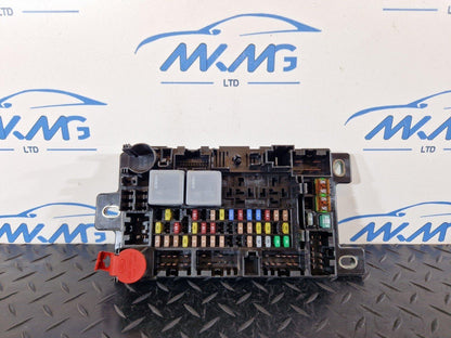 19-ON RANGE ROVER EVOQUE L551 GENUINE PASSENGER FUSE BOX M8D2-14A073-BA