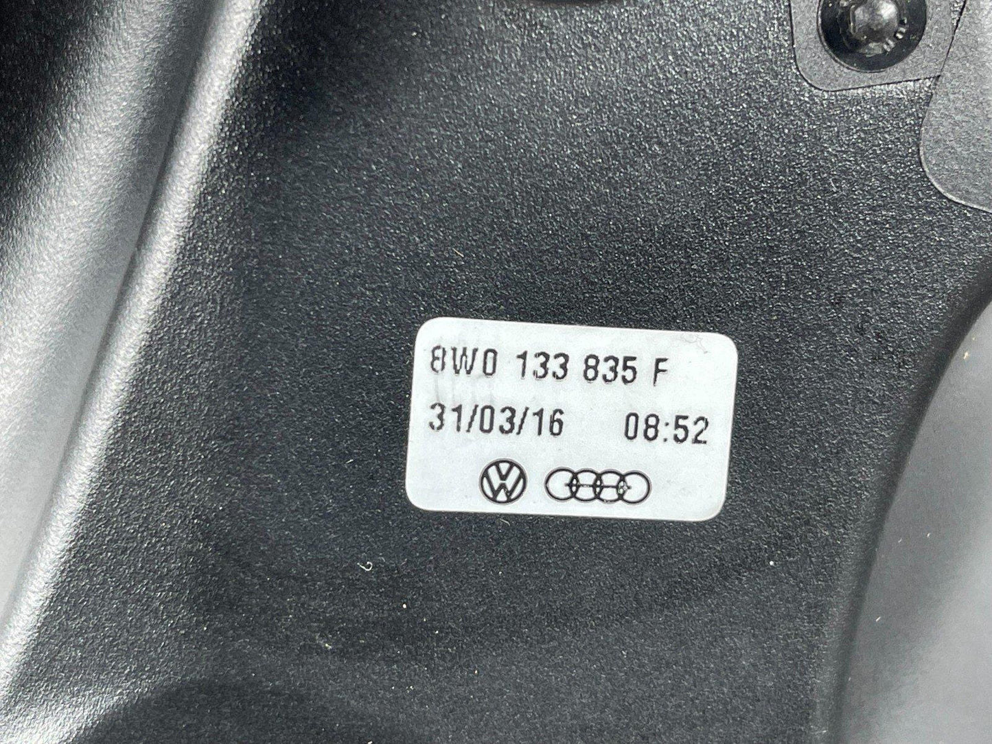 16-19 AUDI A4 B9 SALOON GENUINE 1.4 TFSI AIR FILTER BOX 8W0133835F