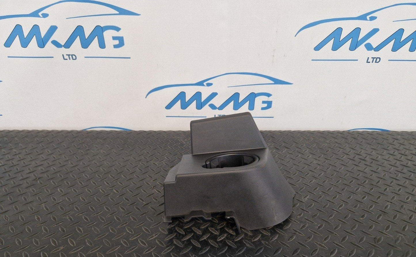 14-19 LAND ROVER L550 DISCOVERY OEM LEFT SIDE REAR N/S/R CUP HOLDER FK72674A37AB