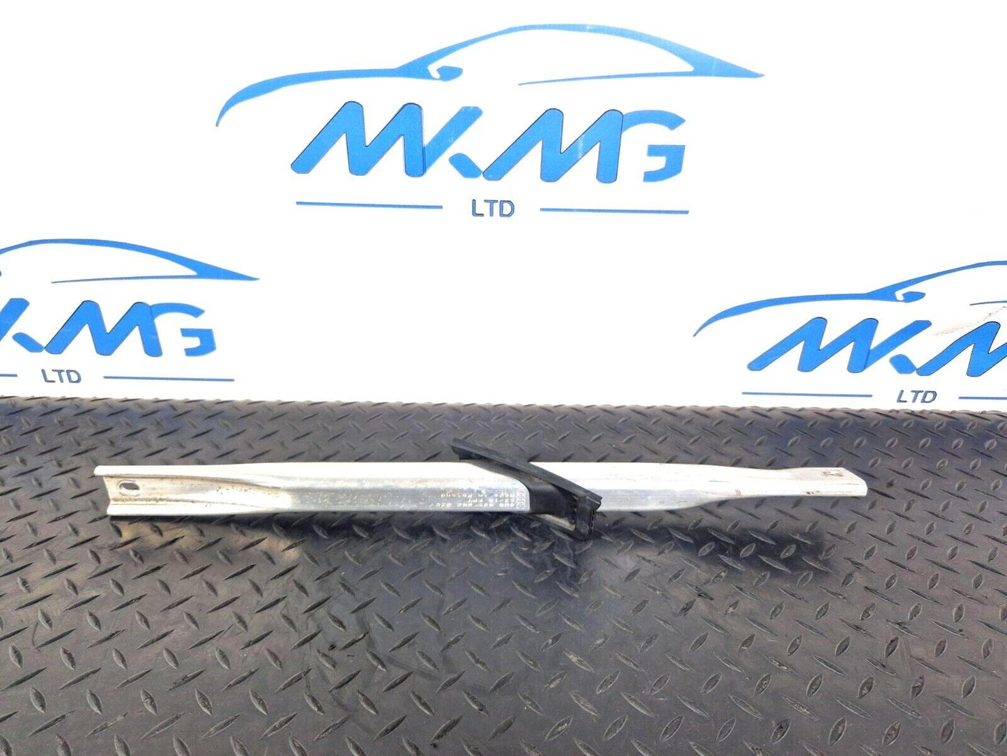 16-19 AUDI A4 B9 GENUINE FRONT RIGHT SUPPORT BRACKET BAR 8W0805646