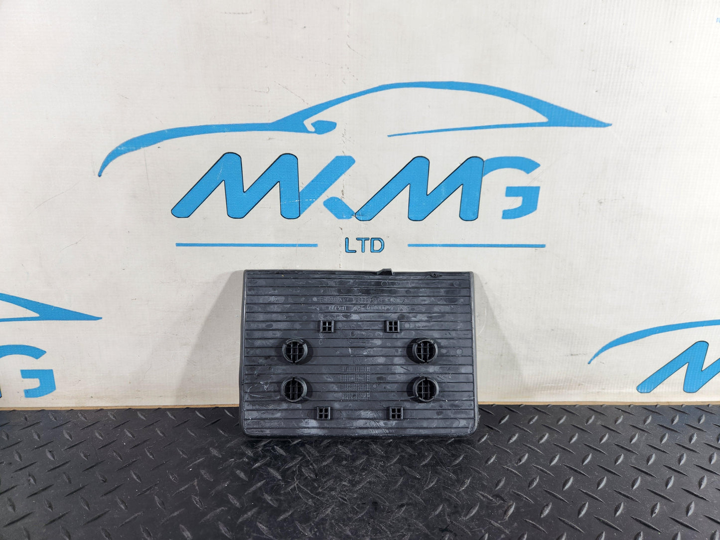 Volkswagen Touareg 7P Centre Console Storage Compartment 7P6862145