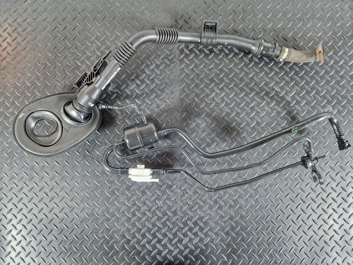 11-19 MERCEDES BENZ ML W166 ADBLUE PIPE FILLER A1664701720