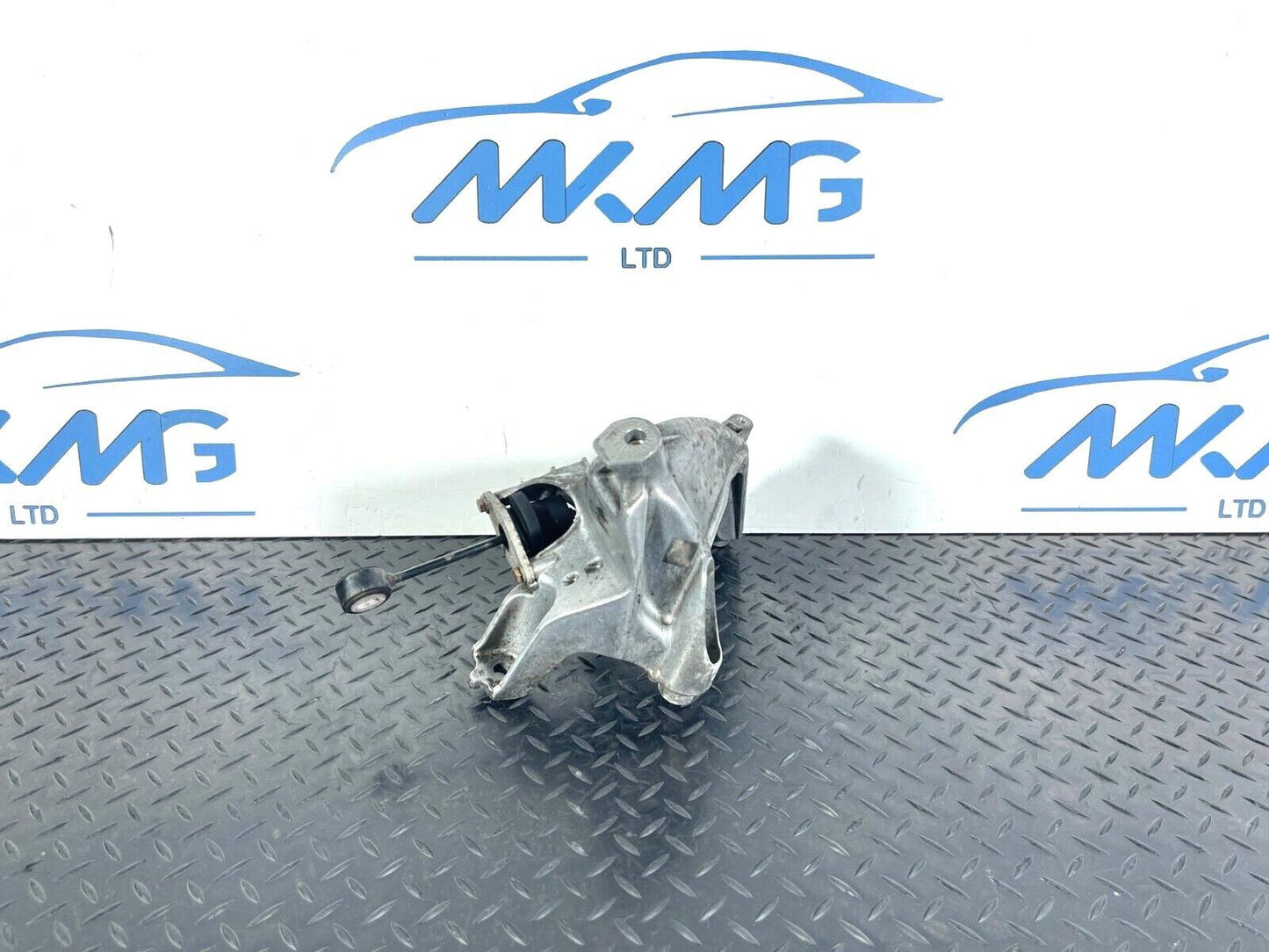 16-23 AUDI A5 F5 SPORTBACK LEFT N/S ENGINE MOUNT BRACKET & BEARING 4M0199307AD