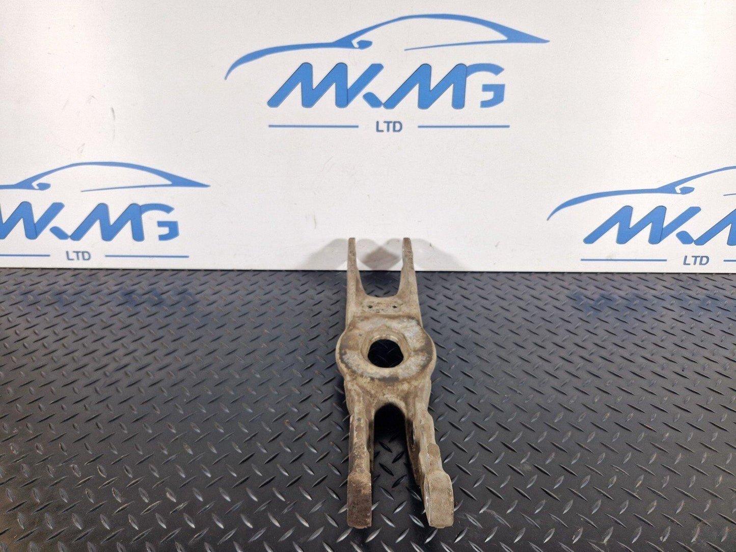 14-21 MERCEDES BENZ C300h W205 GENUINE REAR RIGHT LOWER WISHBONE A2053504000