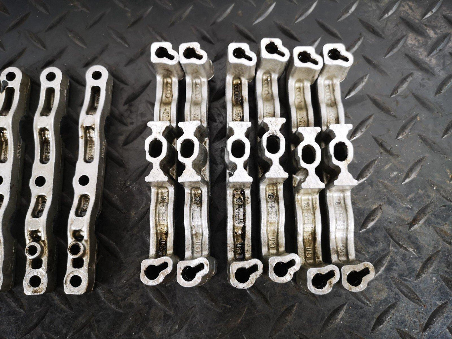 16-19 AUDI A4 B9 S-LINE GENUINE V6 3.0TDI CSW SET OF CAMSHAFTS MOUNT BRACKETS