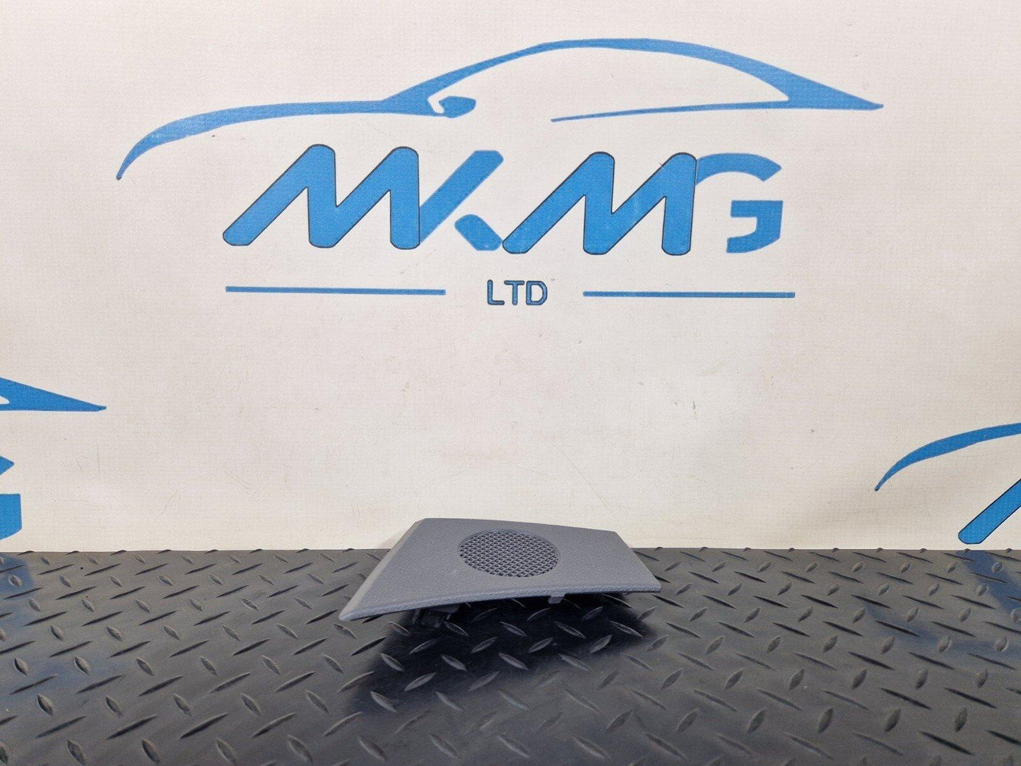 18-ON MERCEDES BENZ SPRINTER W907 OEM RHD RIGHT SPEAKER COVER A91008270400