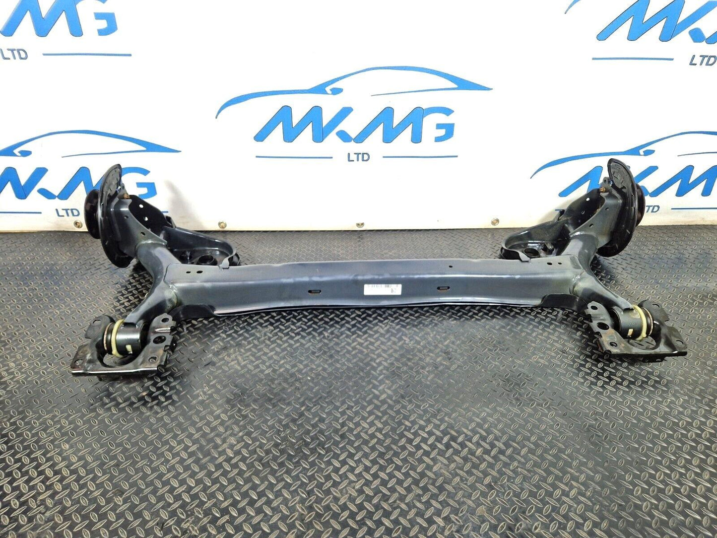 19-ON MERCEDES CLA E250e C118 GENUINE REAR AXLE WITH WHEEL BEARING 11858413000