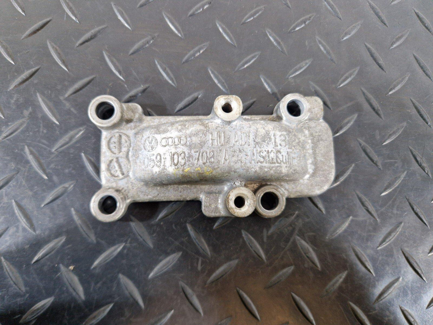 15-18 AUDI A7 4G GENUINE V6 3.0TDI CRT CYLINDER HEAD END PLATE 059103708A