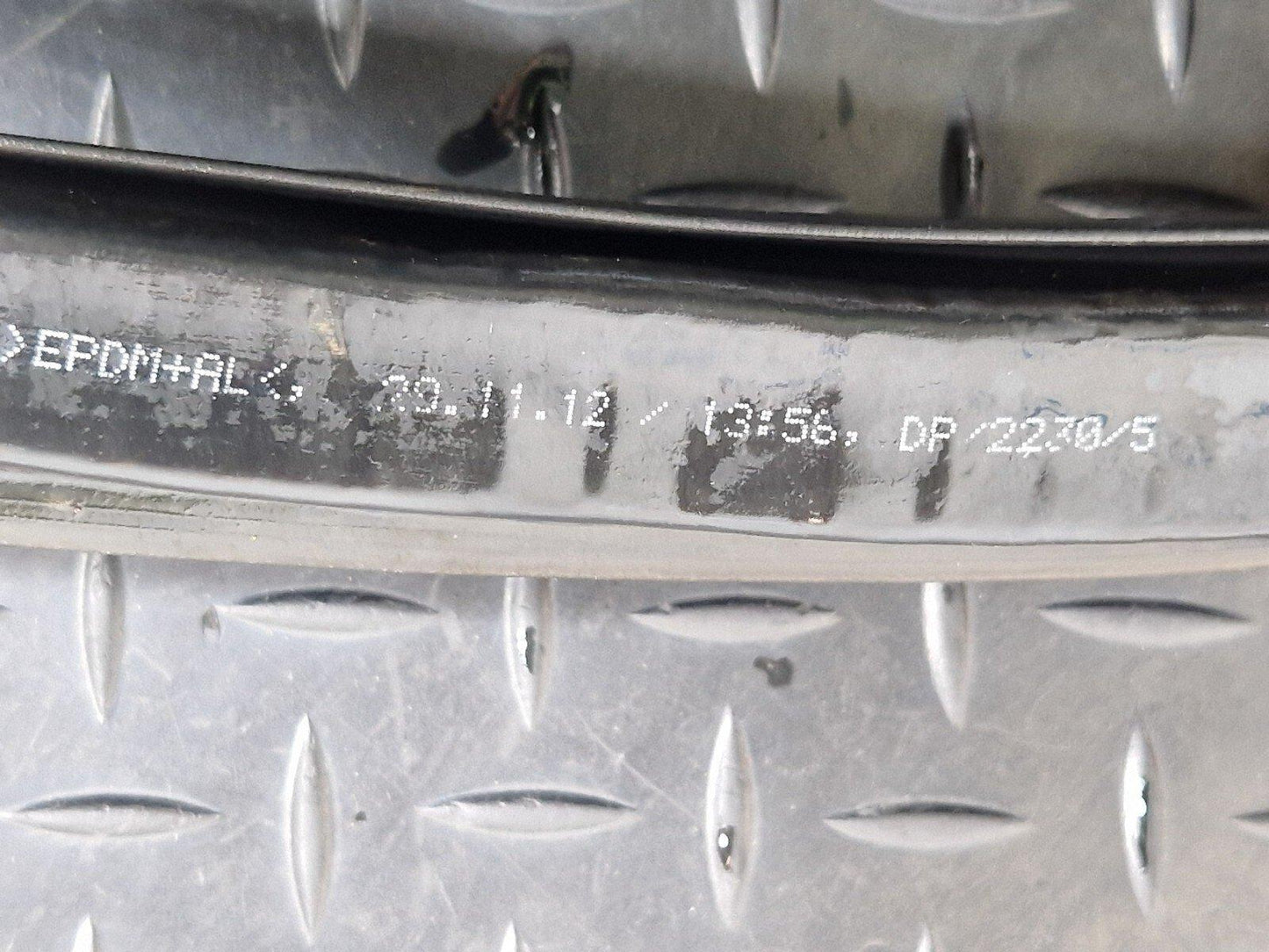12-17 AUDI S5 CONVERTIBLE FRONT LOWER DOOR RUBBER SEAL 8F0831707