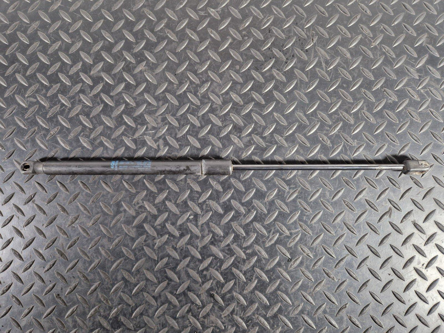 12-18 AUDI A6 C7 GENUINE OEM ORIGINAL REAR LIFT TAILGATE GAS STRUT 4G9827552A