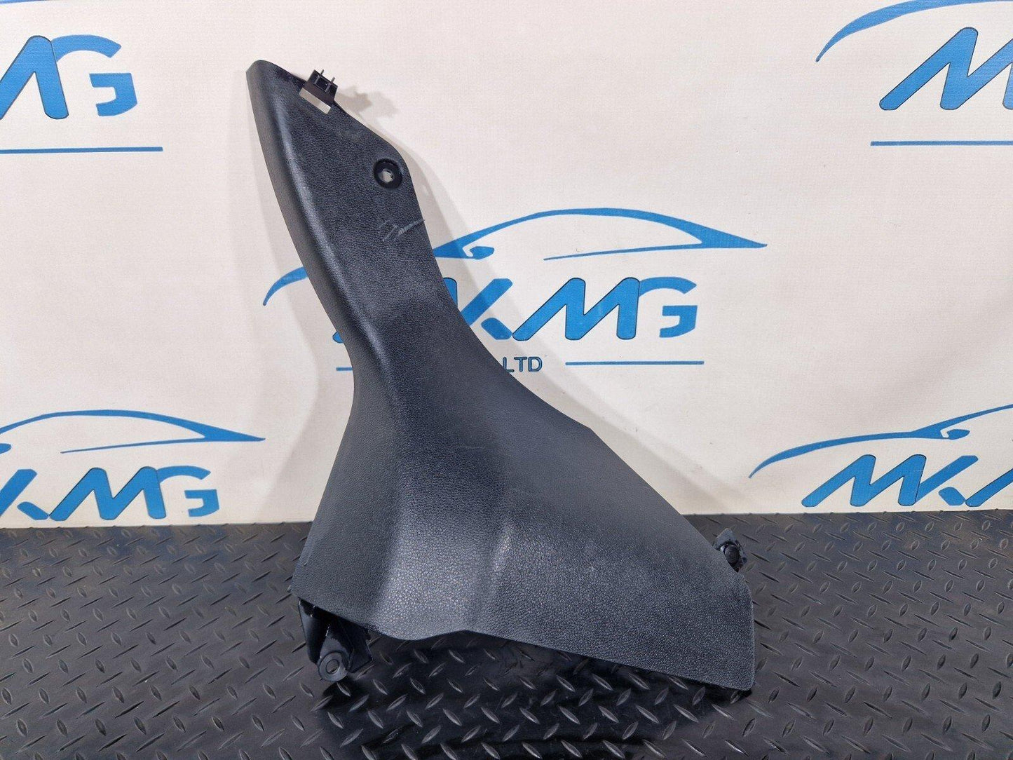18-ON MERCEDES BENZ SPRINTER W907 FOOT WELL TRIM RIGHT A9076880100