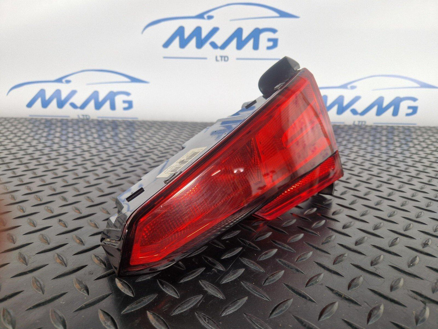 16-19 AUDI A4 B9 SALOON REAR RIGHT O/S/R INNER TAILGATE LIGHT 8W5945076A