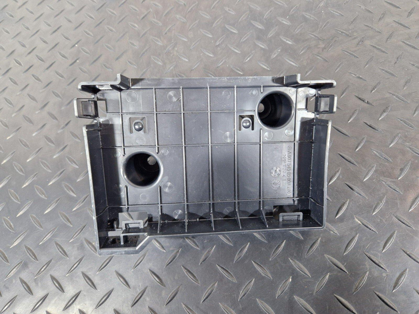 18-ON MERCEDES BENZ SPRINTER  W907 INTERIOR CONTROL UNIT BRACKET A9075450500